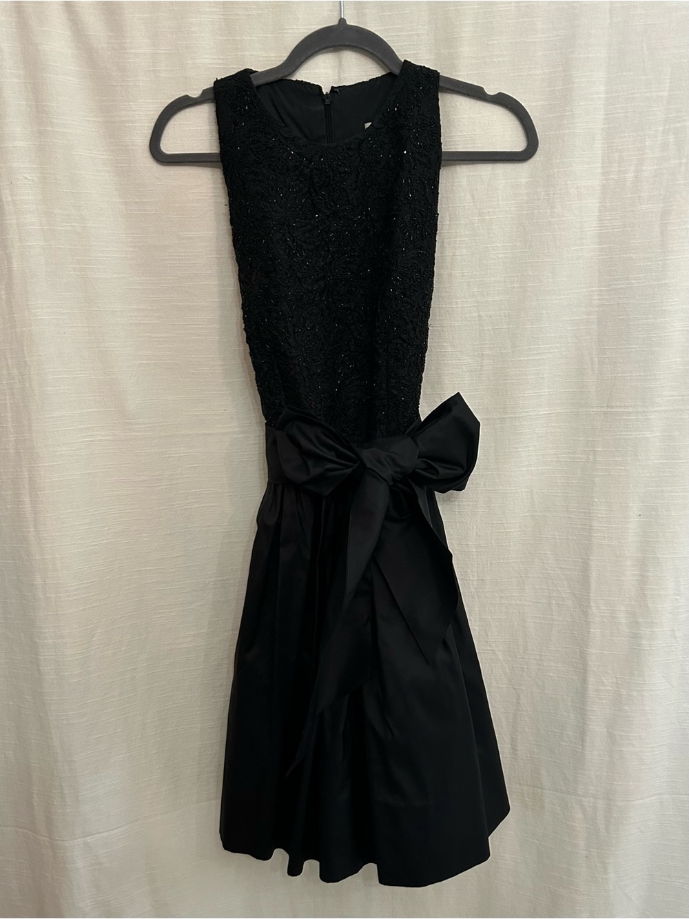 Catherine‎ Regehr Elegant Black Sleeveless Sequined Bow-Accent Party Dress